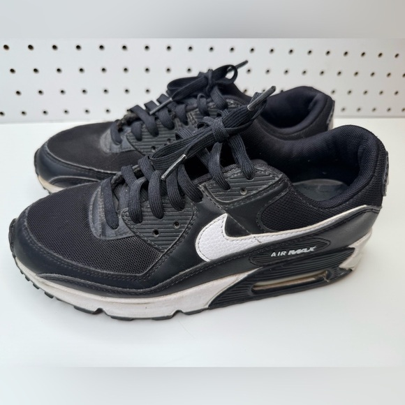 Nike Women's Air Max 90 Shoes Black and White Streetwear Classic Vibes Size 8.5M - Picture 9 of 15